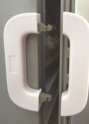 Refrigerators Door Lock With Dedicated Buckles