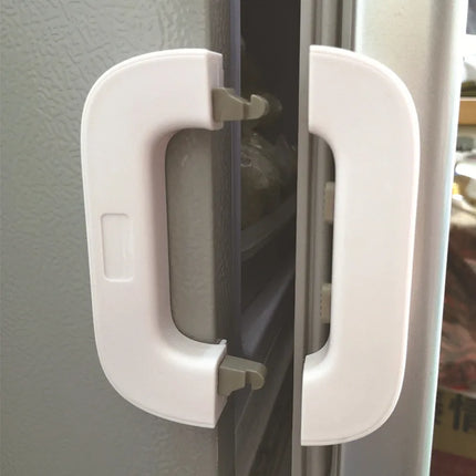 Refrigerators Door Lock With Dedicated Buckles